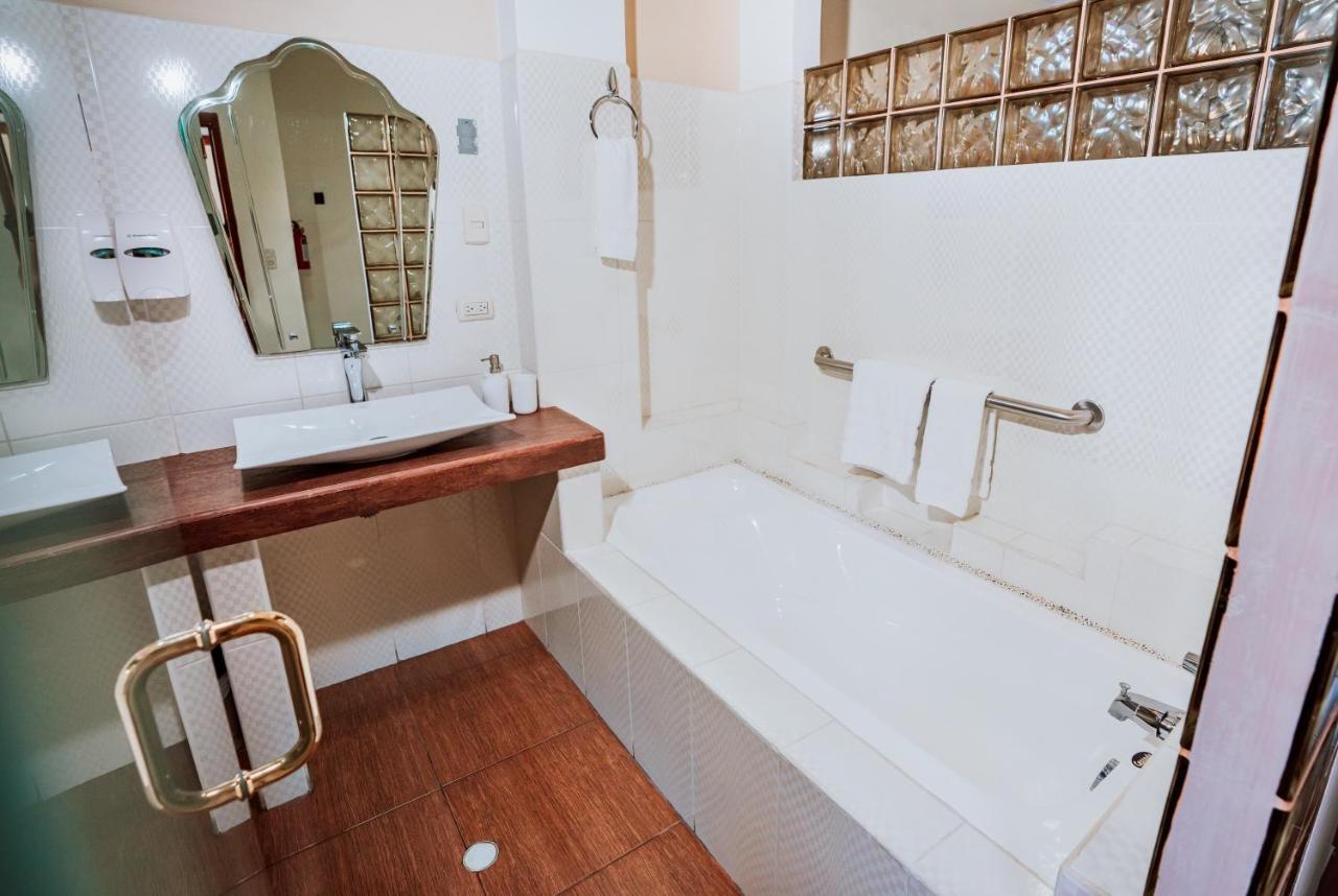 Palace Galapagos Hotel 3*